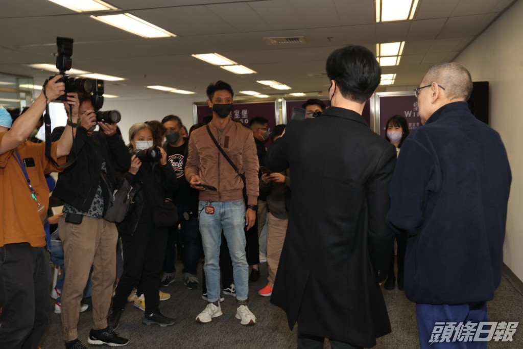 劉鑾雄幾乎今次有問必答，非常親民！